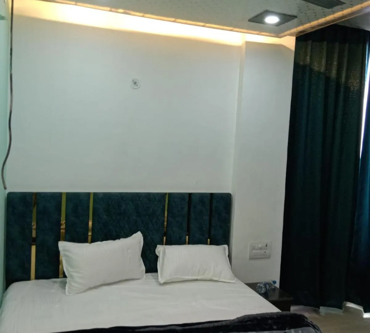 Swastik Inn فاراناسي